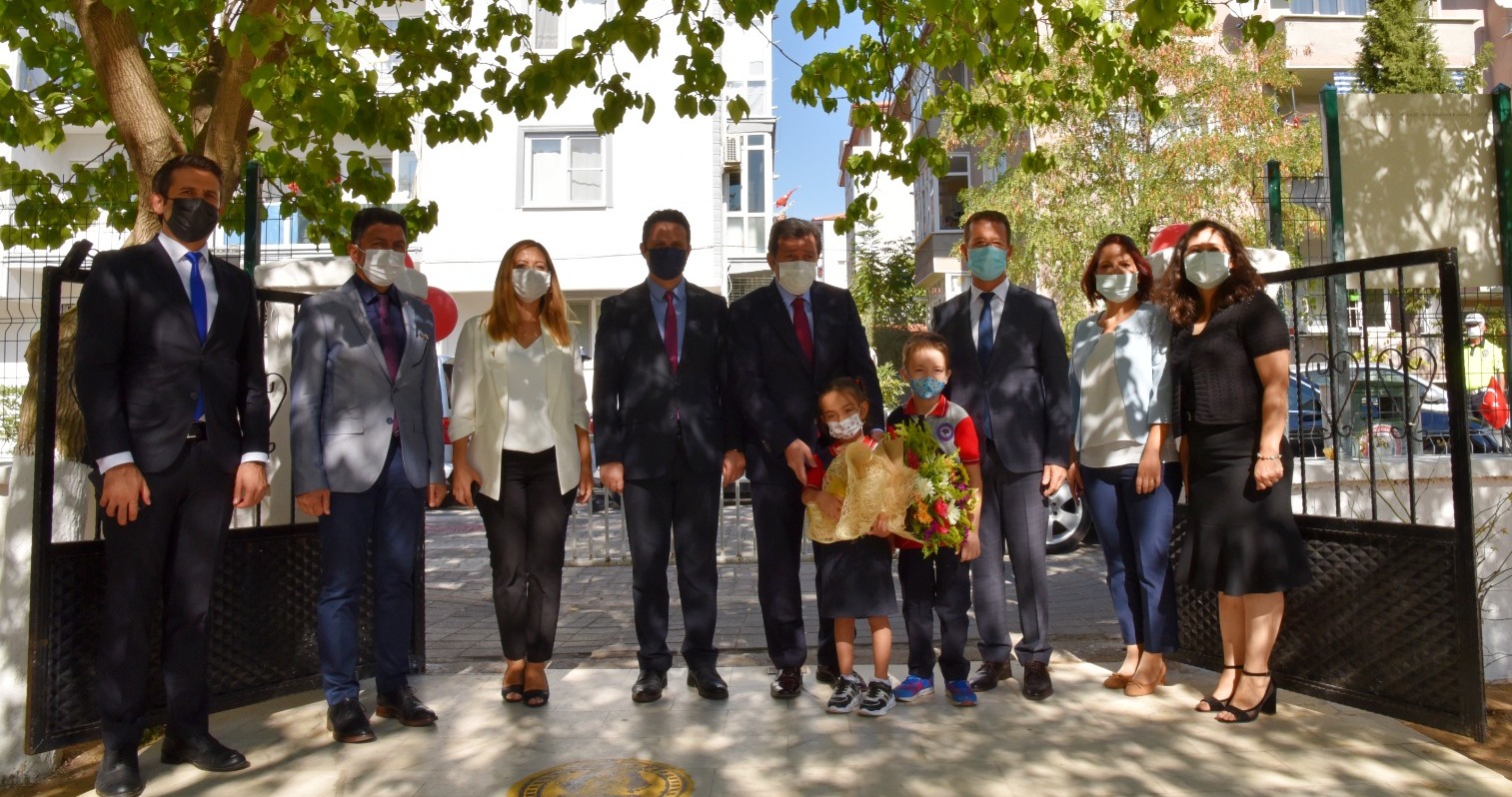 Vali Orhan Tavlı, Okulun İlk Gününde Öğrencileri Yalnız Bırakmadı