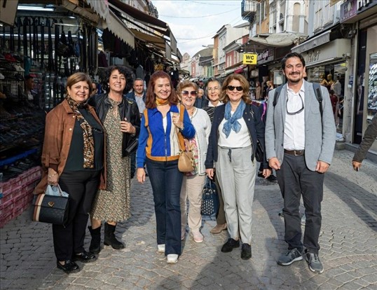 CHP’li başkan eşleri “kadın” gündemiyle toplandı