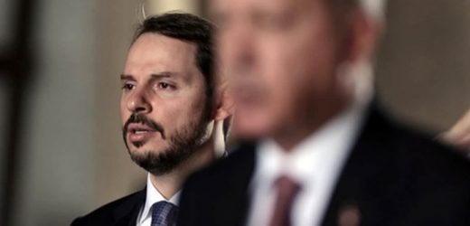 AKP’li Üstün Kimse boşuna heveslenmesin. Dolar isterse 100 ₺ olsun. Hazine ve Maliye Bakanı Berat Albayrak orada kalacak..