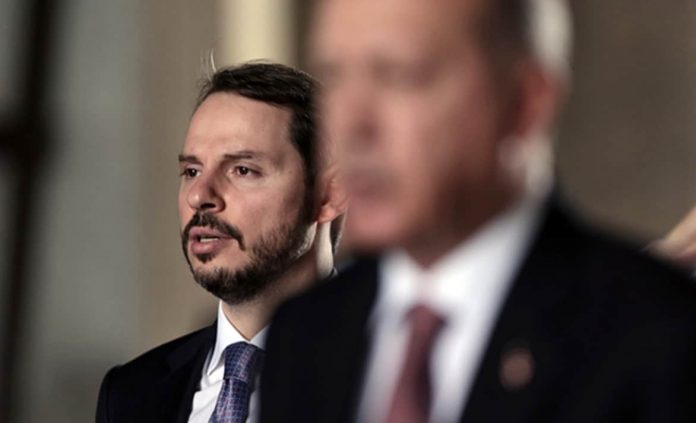 AKP’li Üstün Kimse boşuna heveslenmesin. Dolar isterse 100 ₺ olsun. Hazine ve Maliye Bakanı Berat Albayrak orada kalacak..