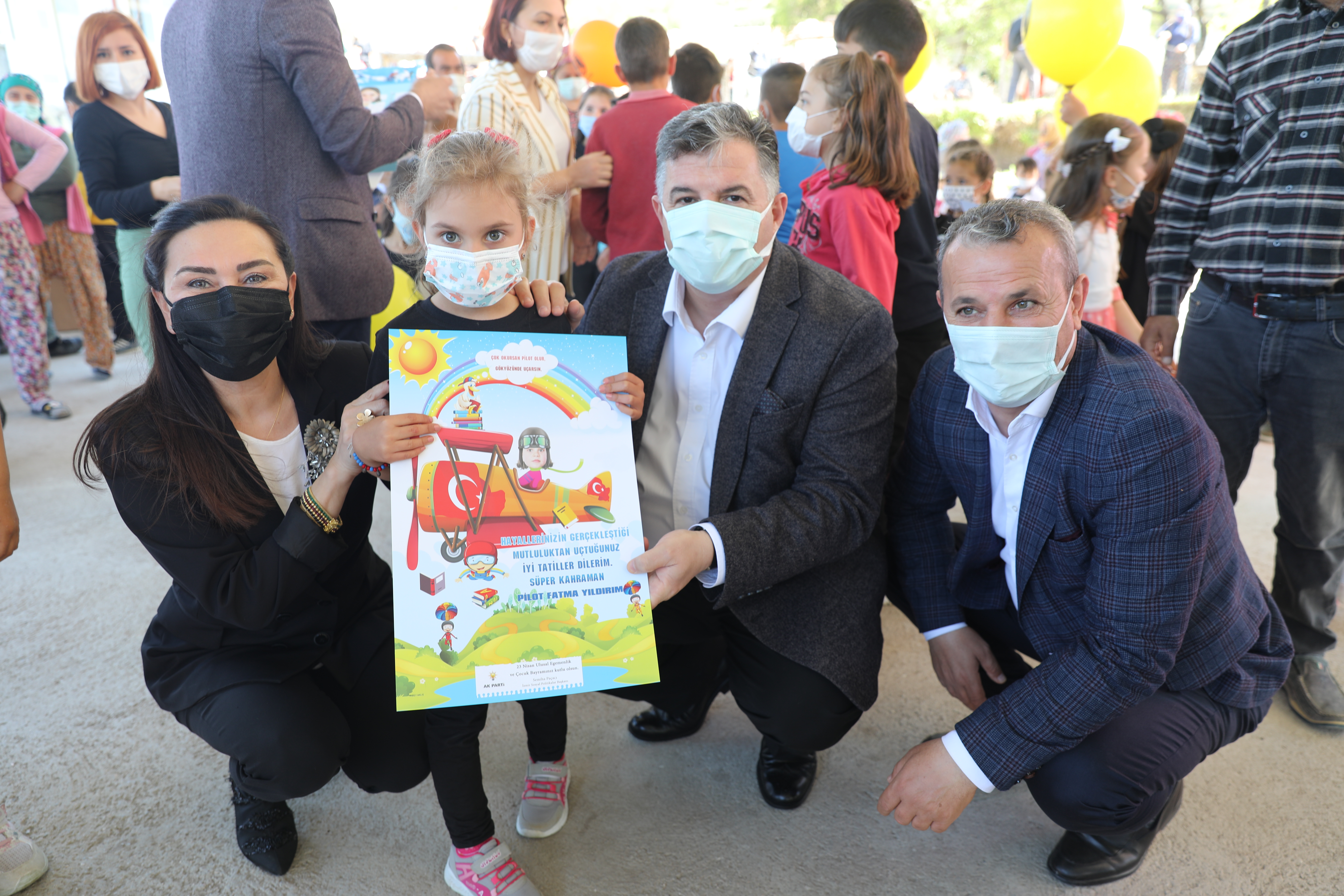 Kınık Belediyesi, 23 Nisan Ulusal Egemenlik ve Çocuk Bayramı dolayısıyla çocukları kitaplarla buluşturdu