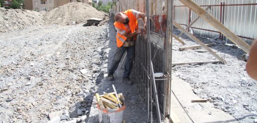 ESENYURT PARKLARINA KAVUŞUYOR