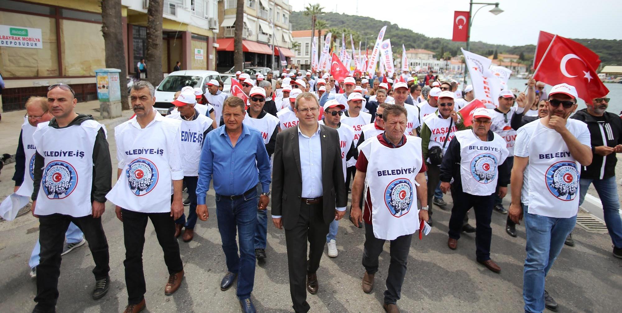 Ayvalık’ta 1 Mayıs, yürüyüş ve mitingle kutlandı