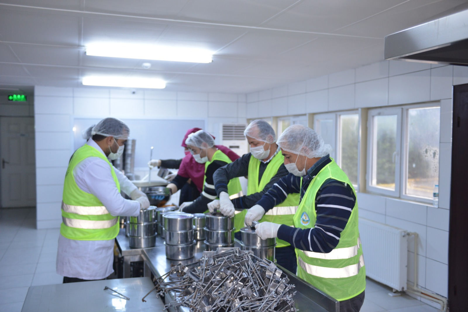 AVCILAR BELEDİYESİ’DEN PANDEMİDE 134.550 KİŞİYE SICAK YEMEK DESTEĞİ