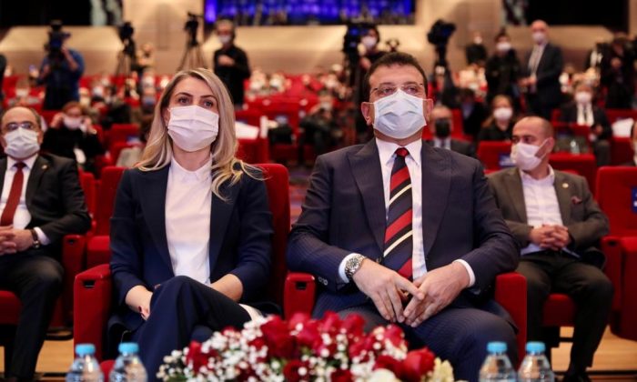 İBB BAŞKANI İMAMOĞLU: “HALKA HESAP VERMEYİ UNUTANLARIN KOLTUĞA YAPIŞMAK İÇİN OLMADIK İŞLERE GİRİŞTİKLERİNİ İYİ BİLİYORUZ”