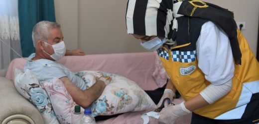 YÜZLERCE ESENYURTLU EVDE SAĞLIK HİZMETİ’NDEN FAYDALANIYOR