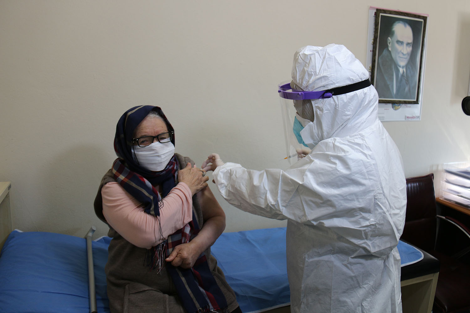 İBB’NİN YAŞ ALMIŞ MİSAFİRLERİ AŞILANDI