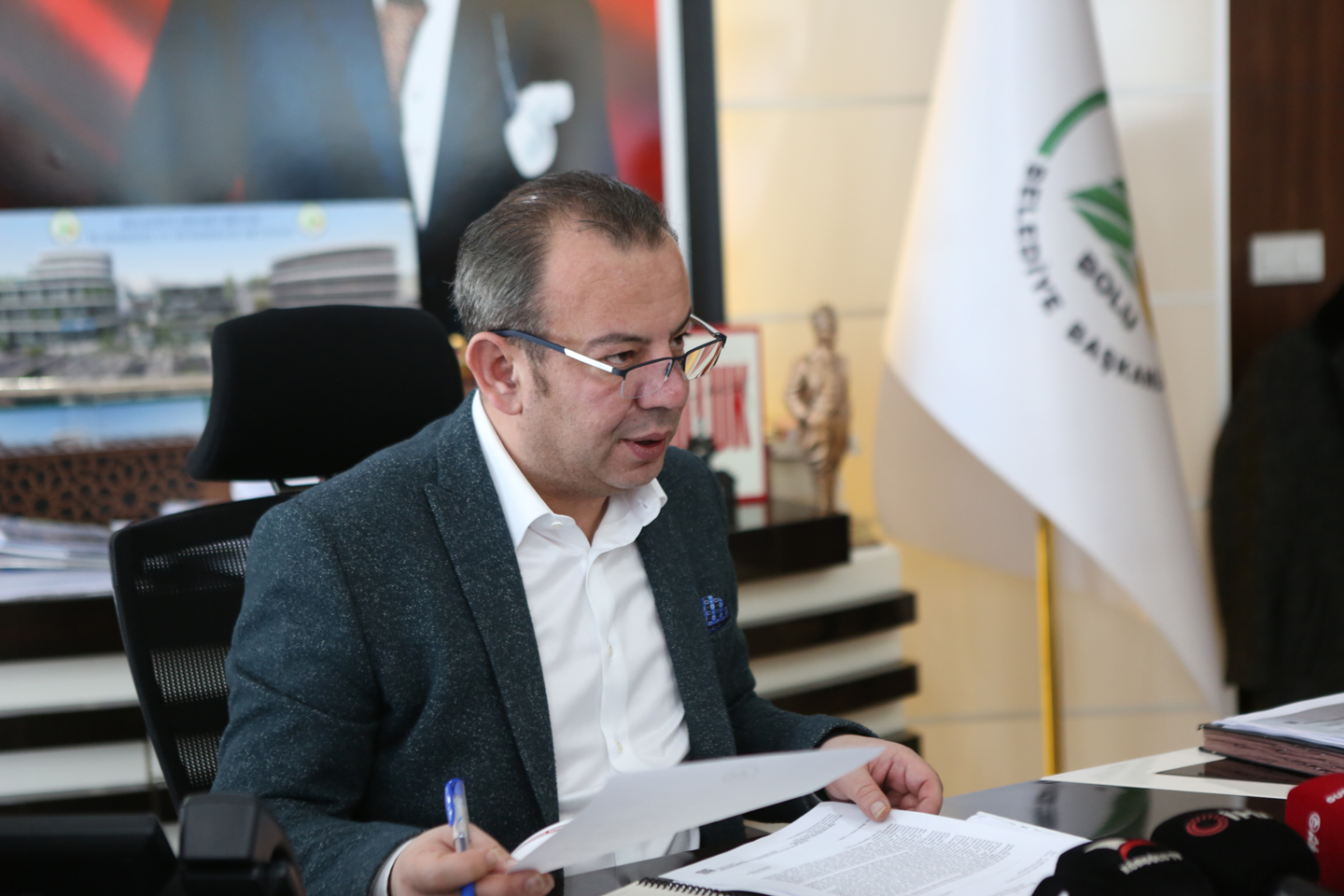 Başkan Özcan’dan ATM’lerin mühürlenmesine ilişkin açıklama: “Bolu’nun parasını bankalara bırakmam”