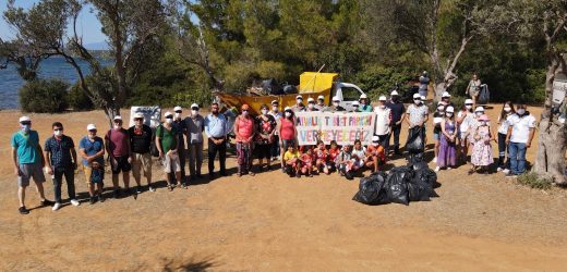 Mesut Ergin, eşi Canan Ergin ve yüz gönüllü Pazar günü mıntıka temizliğindeydi YEŞİL, MAVİ VE TEMİZ BİR AYVALIK