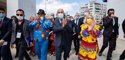 İzmir Büyükşehir Belediyesi sanatçıları unutmadı