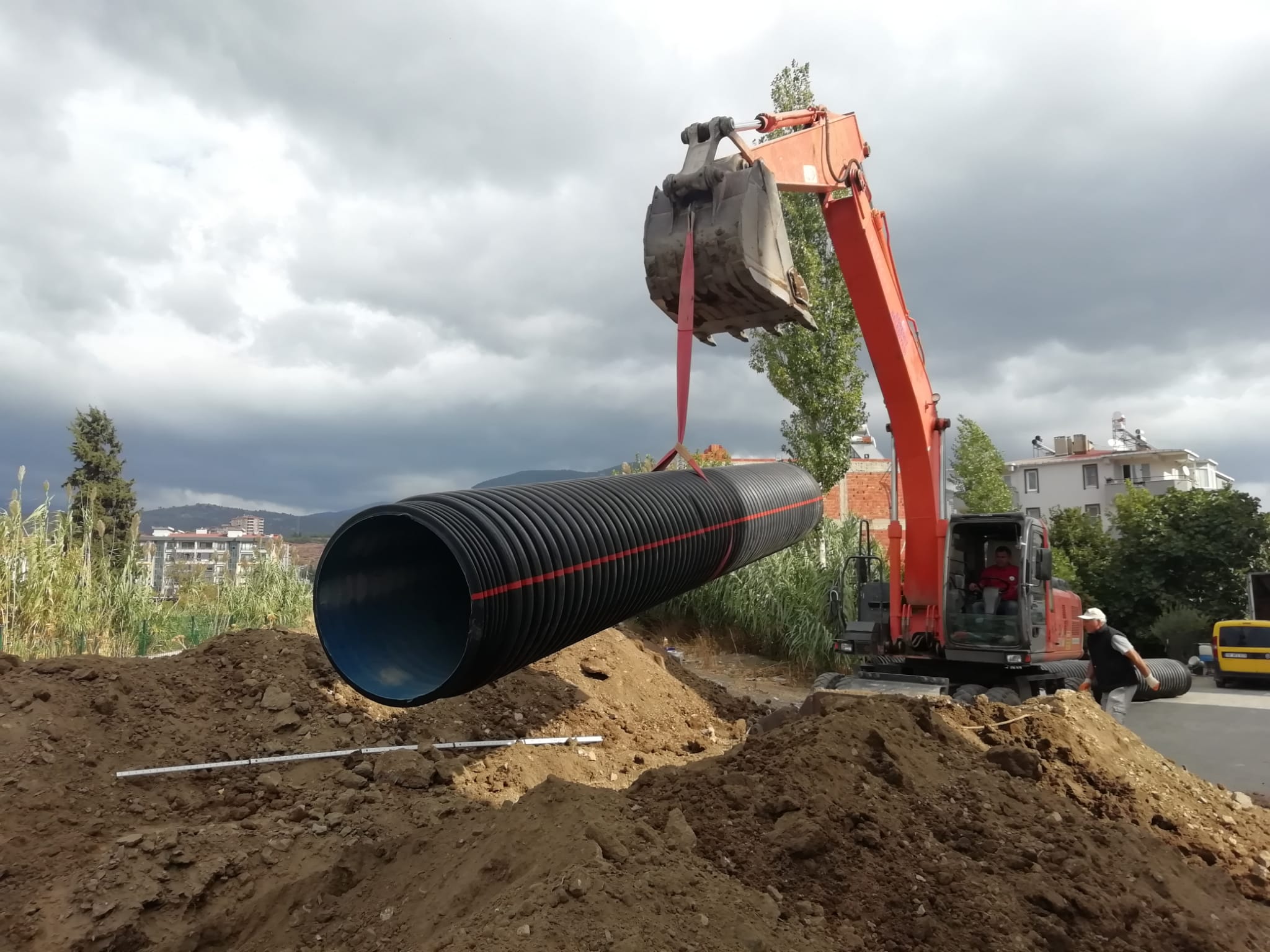 YAĞMUR SUYU HATTI ÇALIŞMALARI DEVAM EDİYOR