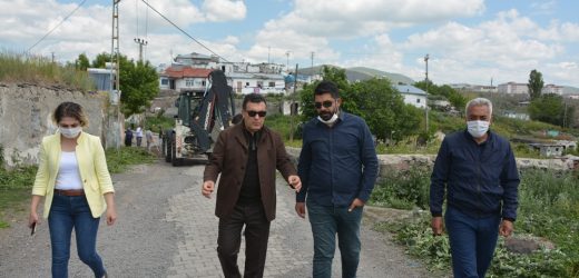 ARDAHAN’DA BOZUK YOLLARI YENİLENİYOR