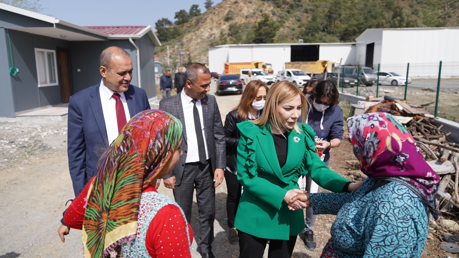 SELİN MAĞDUR ETTİĞİ ROMAN VATANDAŞLARIMIZ PREFABRİK KONUTLARINA KAVUŞTU…