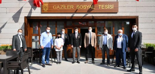MANSUR YAVAŞ KAHRAMAN GAZİLERİN YANINDA