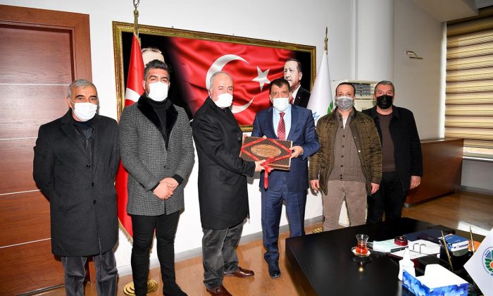 ŞİRE PAZARI YÖNETİMİNDEN BAŞKAN GÜRKAN’A TEŞEKKÜR ZİYARETİ