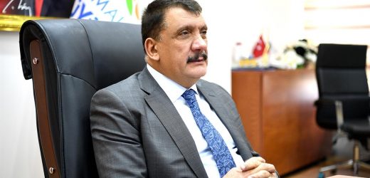 BAŞKAN GÜRKAN, MTÜ ÖĞRENCİLERİYLE E-SÖYLEŞİDE BİR ARAYA GELDİ