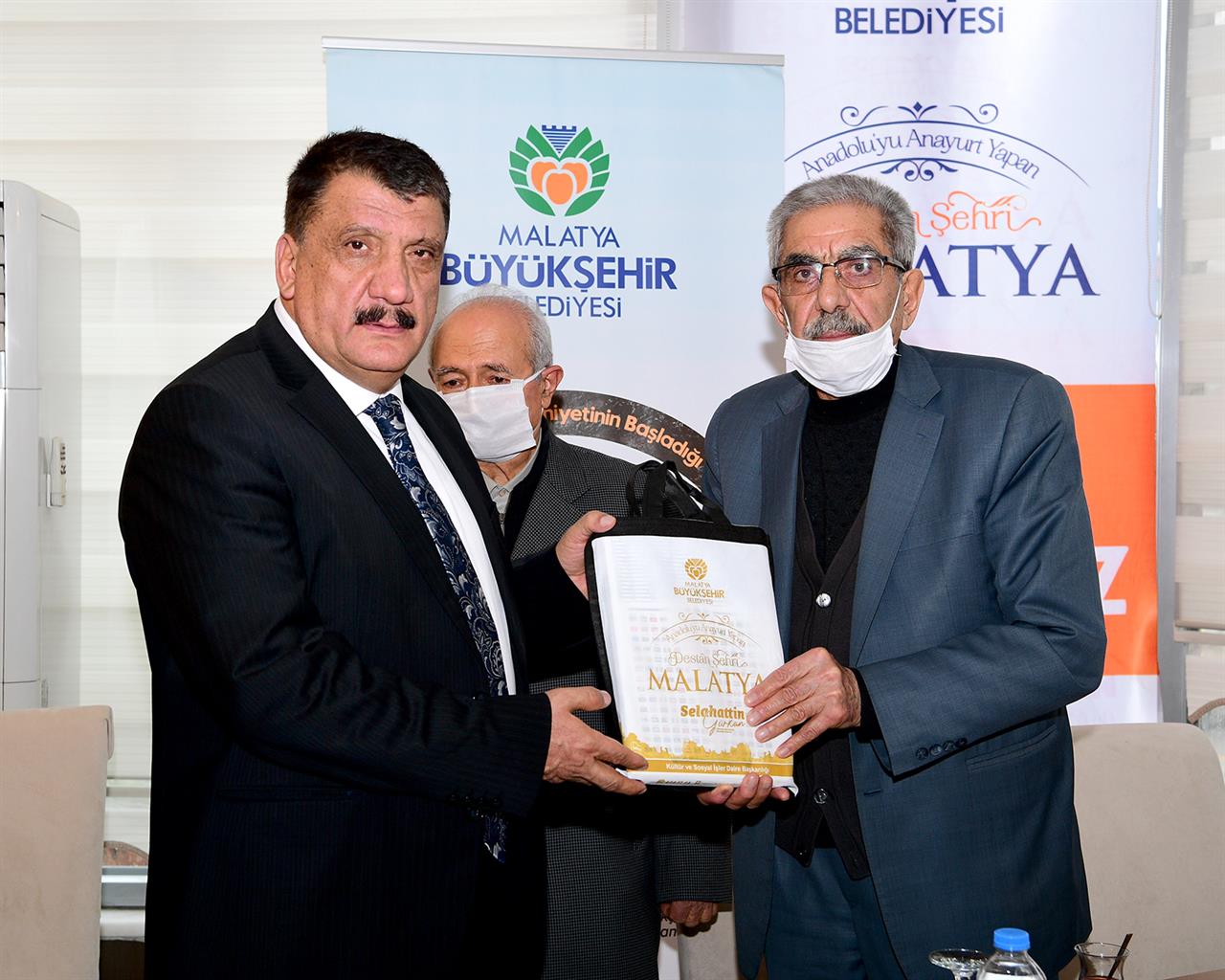 MUHTARLARDAN BAŞKAN GÜRKAN’A HİZMET TEŞEKKÜRÜ