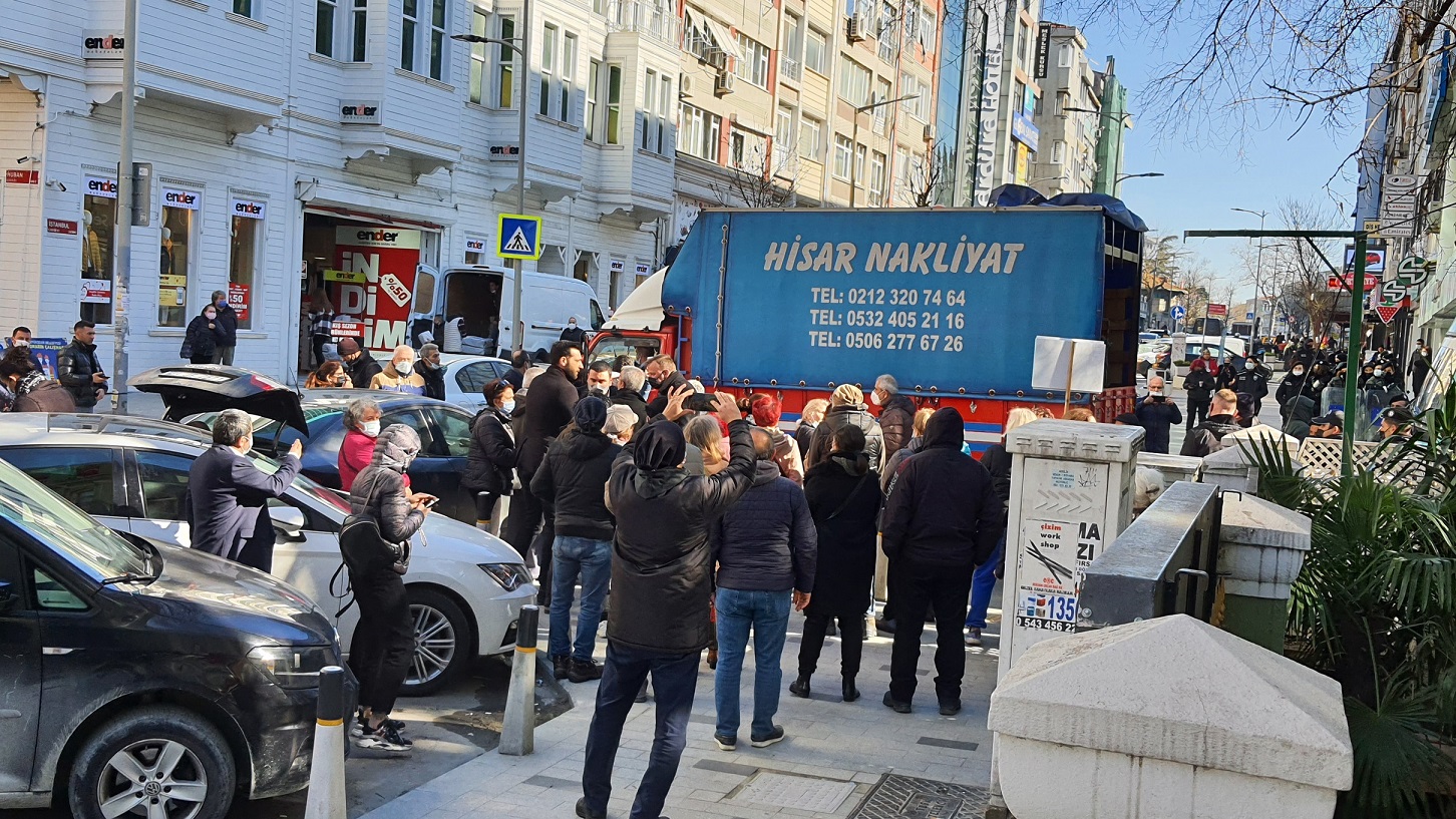 BAKIRKÖY’DE SANAT ÖLDÜRÜLDÜ, SANATÇI FABRİKASI YIKILDI!