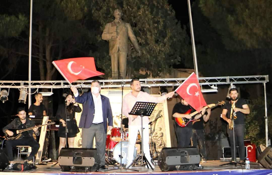 Kınıklı Sanatçı Fırat Tanır’dan Mı̇llı̇ Takıma Şarkı