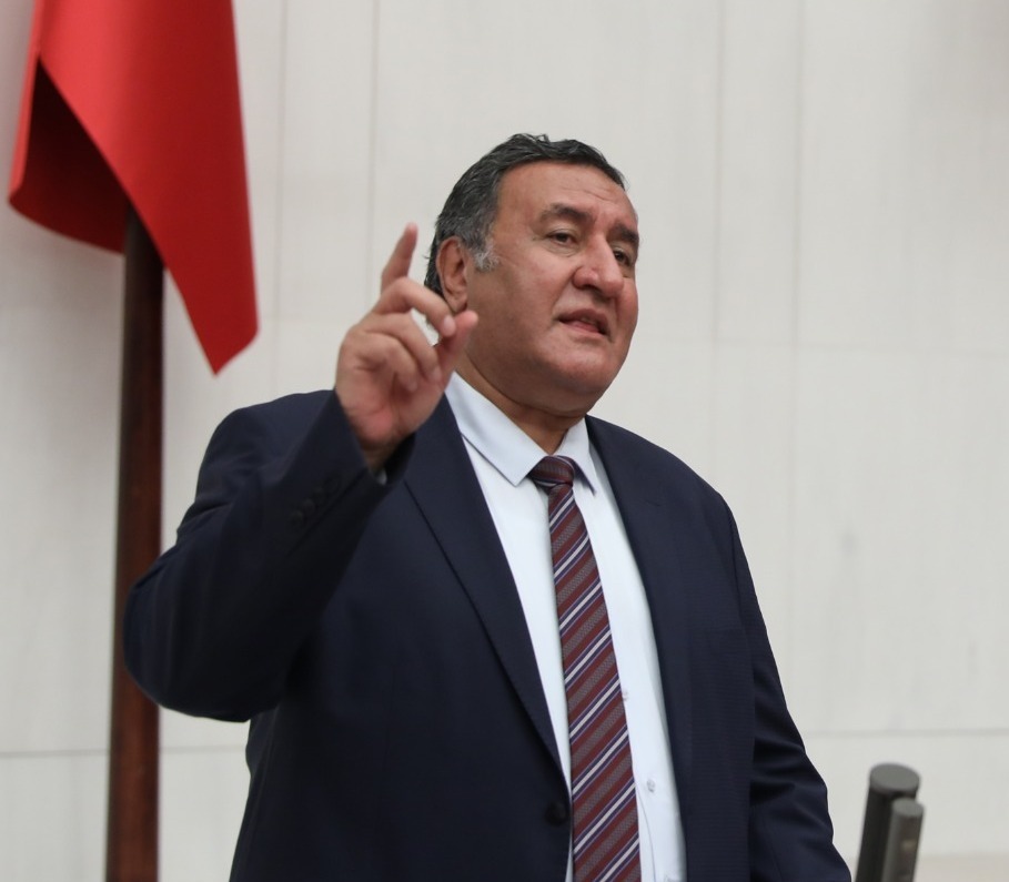 Gürer: “Sabit saat uygulaması öğrencilerin psikolojisini bozdu”