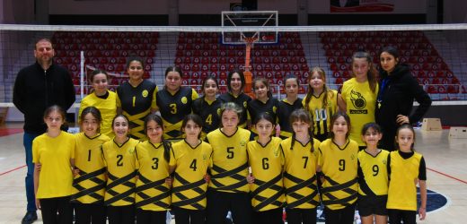 Aliağa’nın Mini Voleybolcuları Başarılarına Yenisi Ekledi