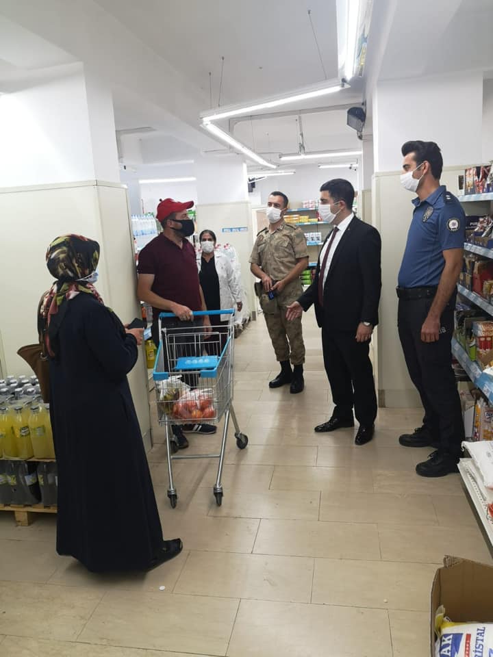 Çıldır Kaymakamı Alper TAŞ, Kovid-19 Bilgilendirme ve Denetim Faaliyetine Katıldı