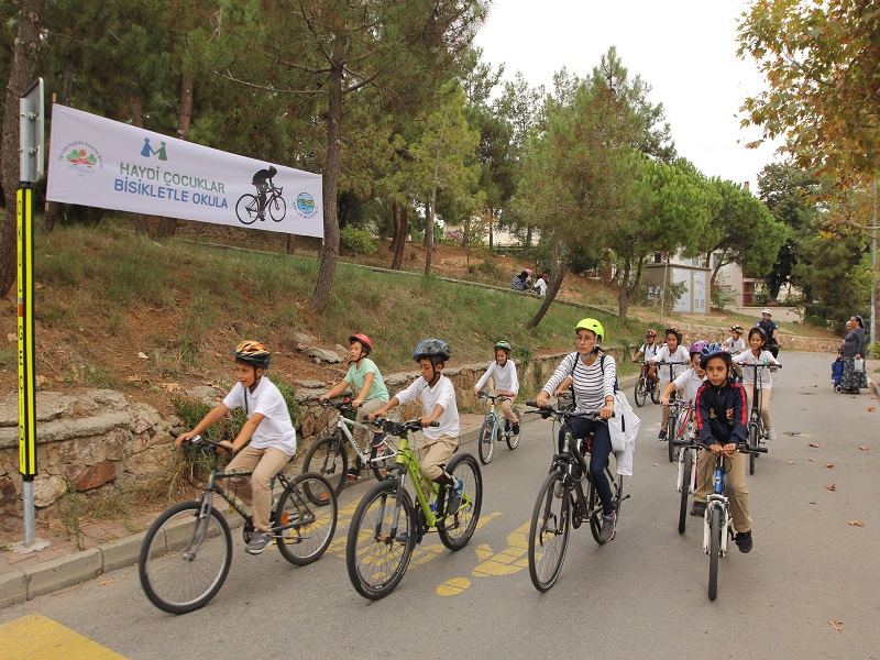 Adalar Belediyesi’nden “Haydi Çocuklar Bisikletle Okula” etkinliği