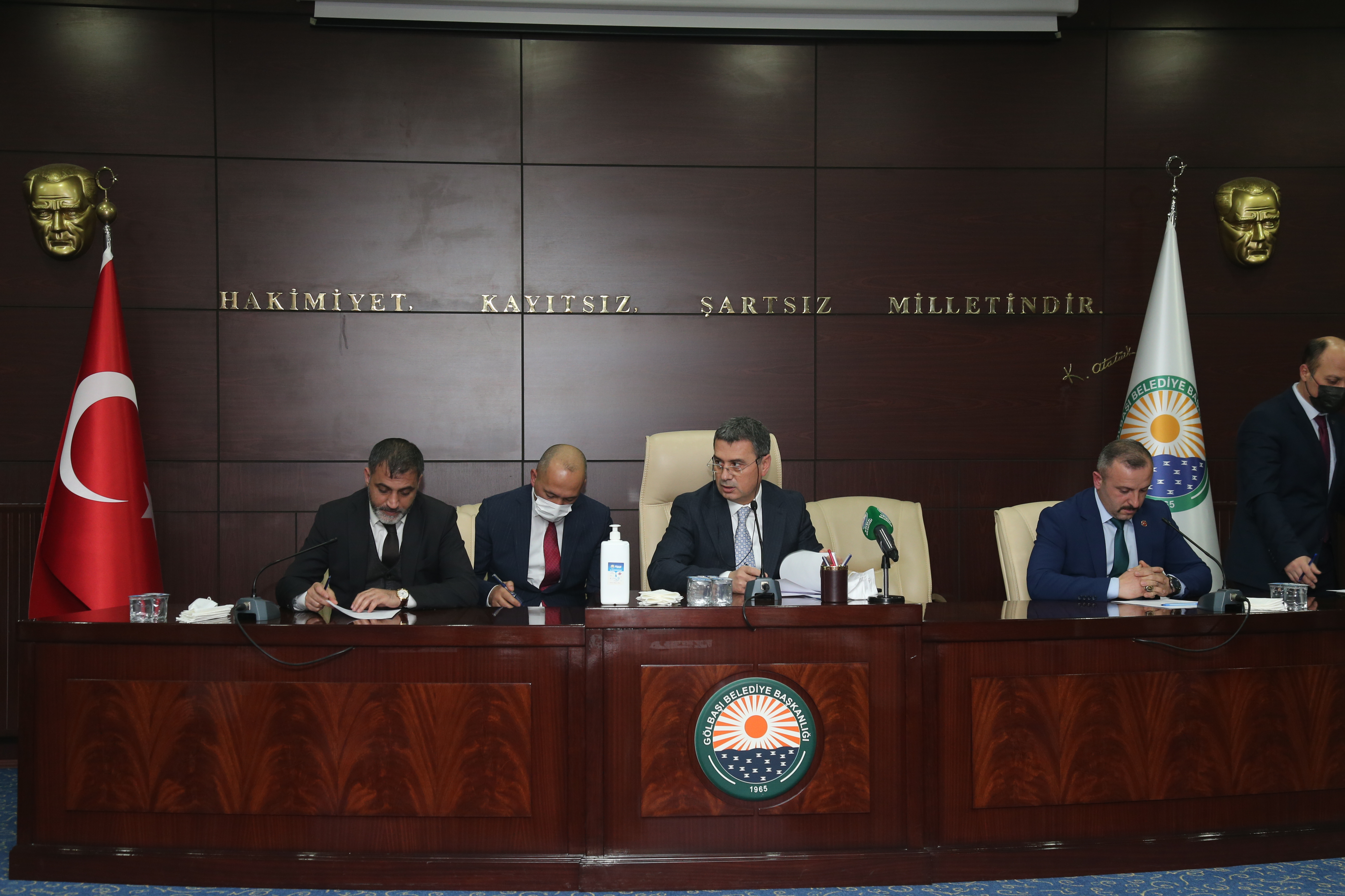 BAŞKAN ŞİMŞEK BELEDİYE ÇALIŞANLARININ YÜZÜNÜ GÜLDÜRDÜ