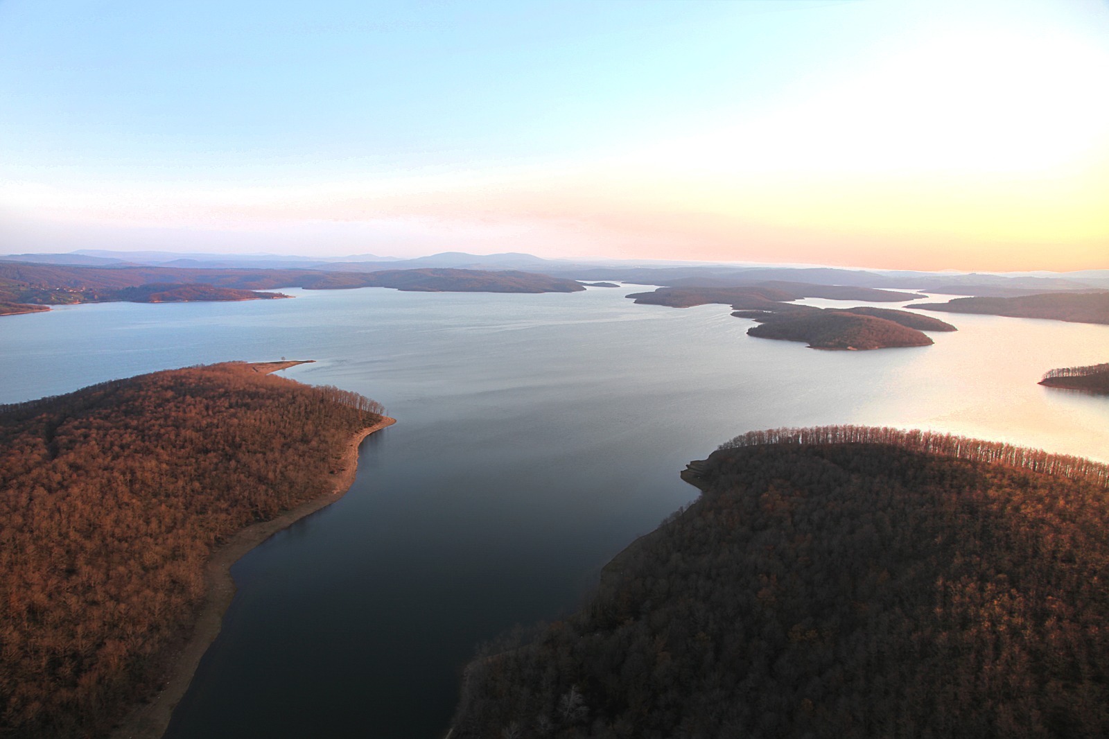 İSTANBUL’DA YAĞMUR BEREKETİ, BAZI BARAJLAR TAMAMEN DOLDU