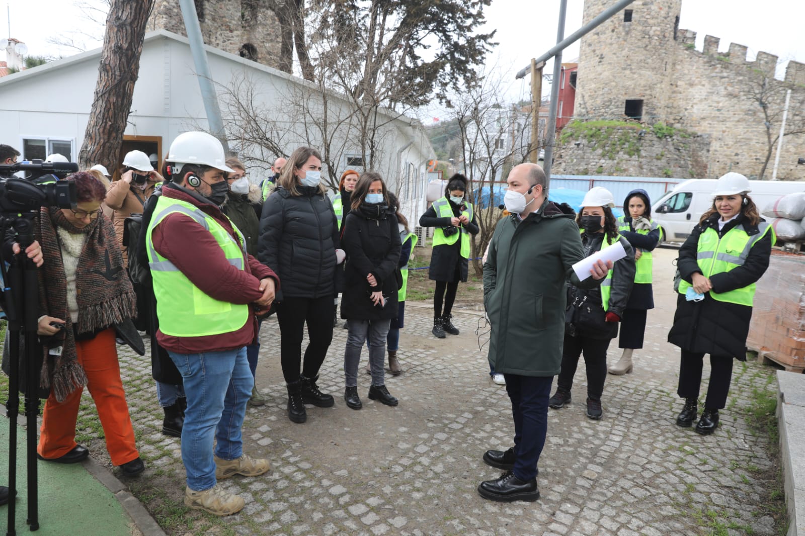 ANADOLUHİSARI AYAĞA KALDIRILIYOR
