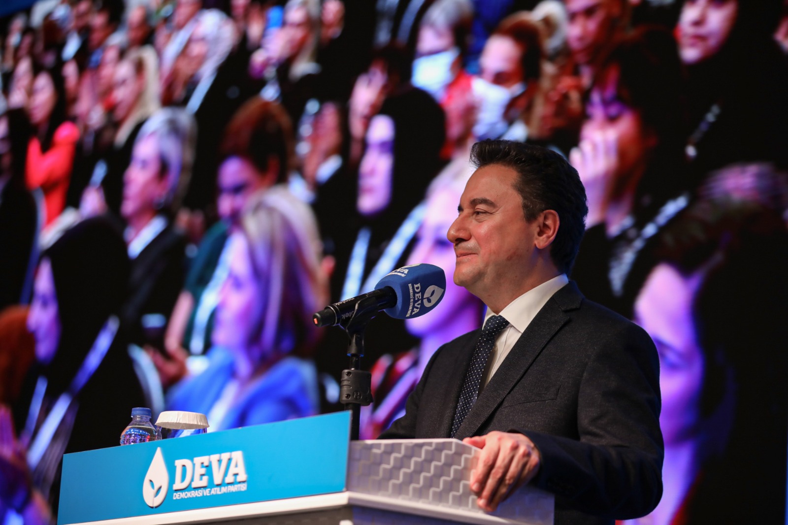 ALİ BABACAN DEVA KADINDA ZİRVESİNDE KONUŞTU ‘Kadınların mücadelesi otoriter zihniyete karşı galip gelecek’