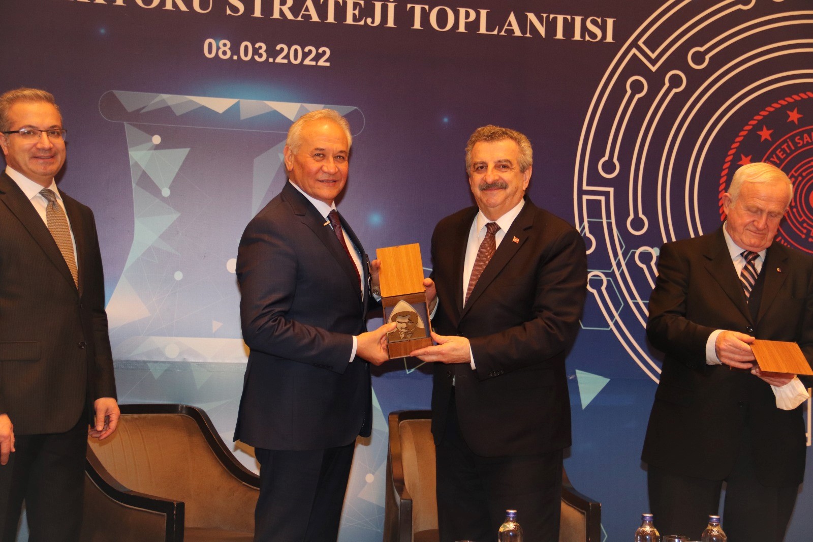 TÜRKİYE’NİN GELİŞMESİNDE KİMYA SEKTÖRÜNE BÜYÜK İŞ DÜŞÜYOR