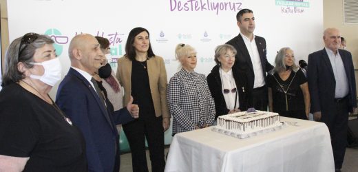 İBB’DEN YAŞ ALMIŞLARA TEKNOLOJİ HEDİYESİ