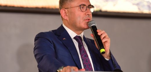 ÜSKÜDAR BELEDİYESİ, İSTANBULLULARI DENİZLER MÜREKKEP OLSA HAT SERGİSİ’NDE BULUŞTURDU  