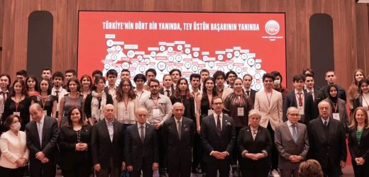 TEV Üstün Başarı Bursuyla 80 öğrencinin daha hayallerine dokunuyor