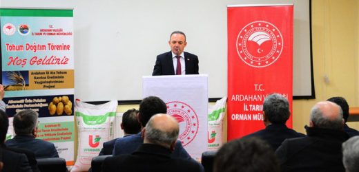 ARDAHAN’DA ÇİFTÇİLERE SERTİFİKALI TOHUM DAĞITILDI