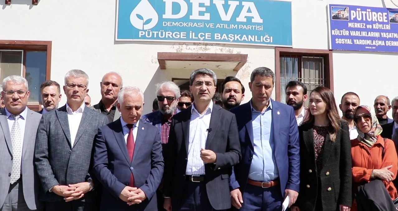 EKMEN’DEN SALDIRIYA UĞRAYAN DEVA PARTİSİ PÖTÜRGE İLÇE BİNASI ÖNÜNDE AÇIKLAMA