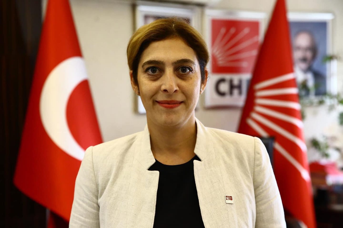 CHP EFELER İLÇE KADIN KOLLARI BAŞKANI ÖZLEM EKİZ BASIN AÇIKLAMASI