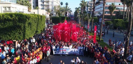 Adana’da asırlık 19 mayıs coşkusu bulvarlara, meydanlara sığmadı