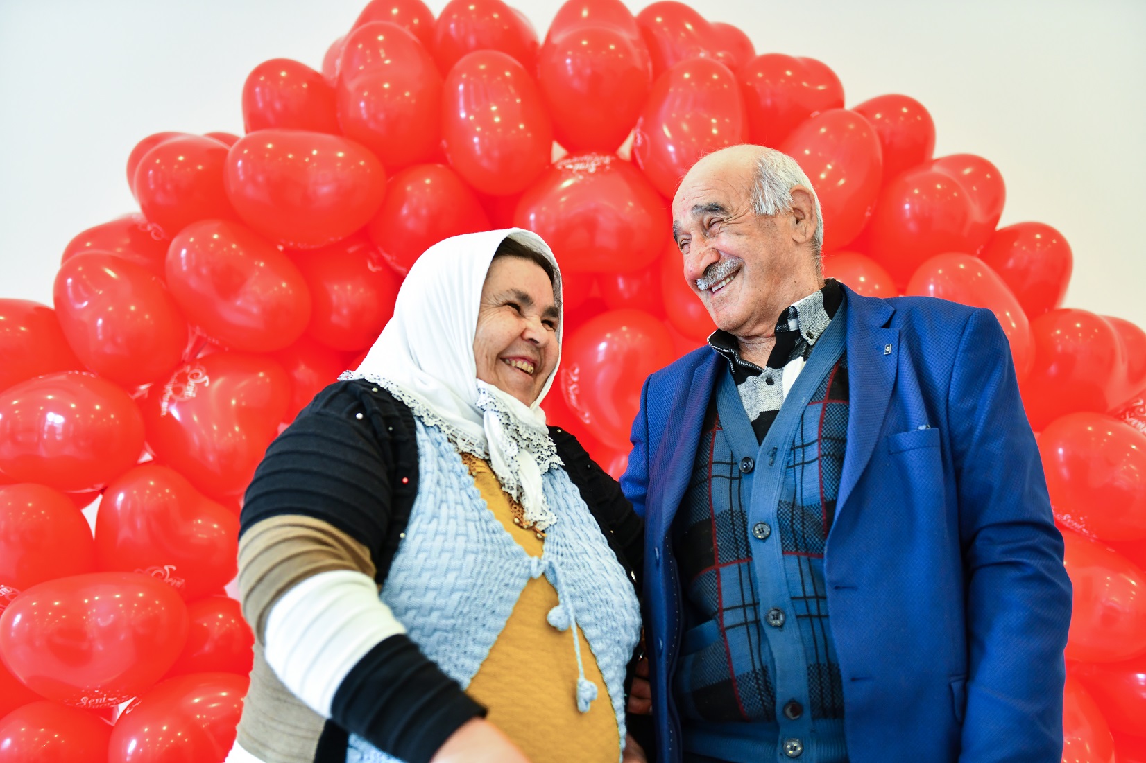 SEVGİ GÜNÜ’NDE BULUŞUP MUTLU EVLİLİĞİN SIRRINI ANLATTILAR