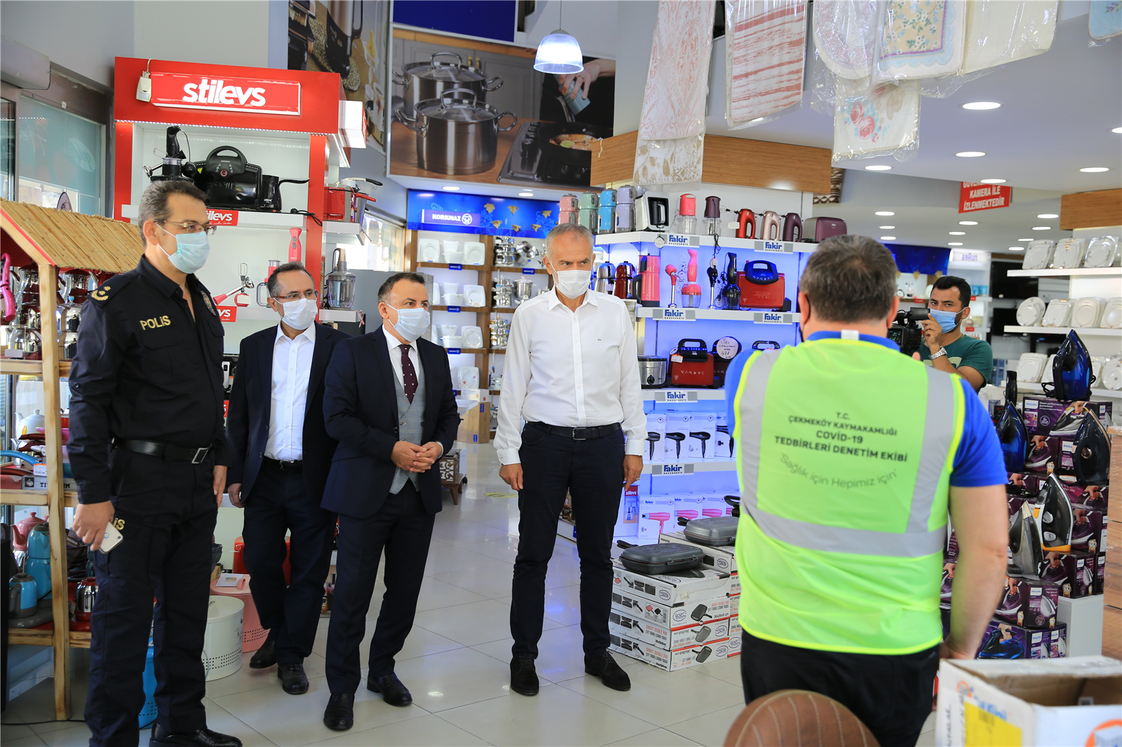 Çekmeköy’de yapılan  denetimlere Kaymakam, Belediye Başkanı ve Emniyet Müdürü de katıldı.