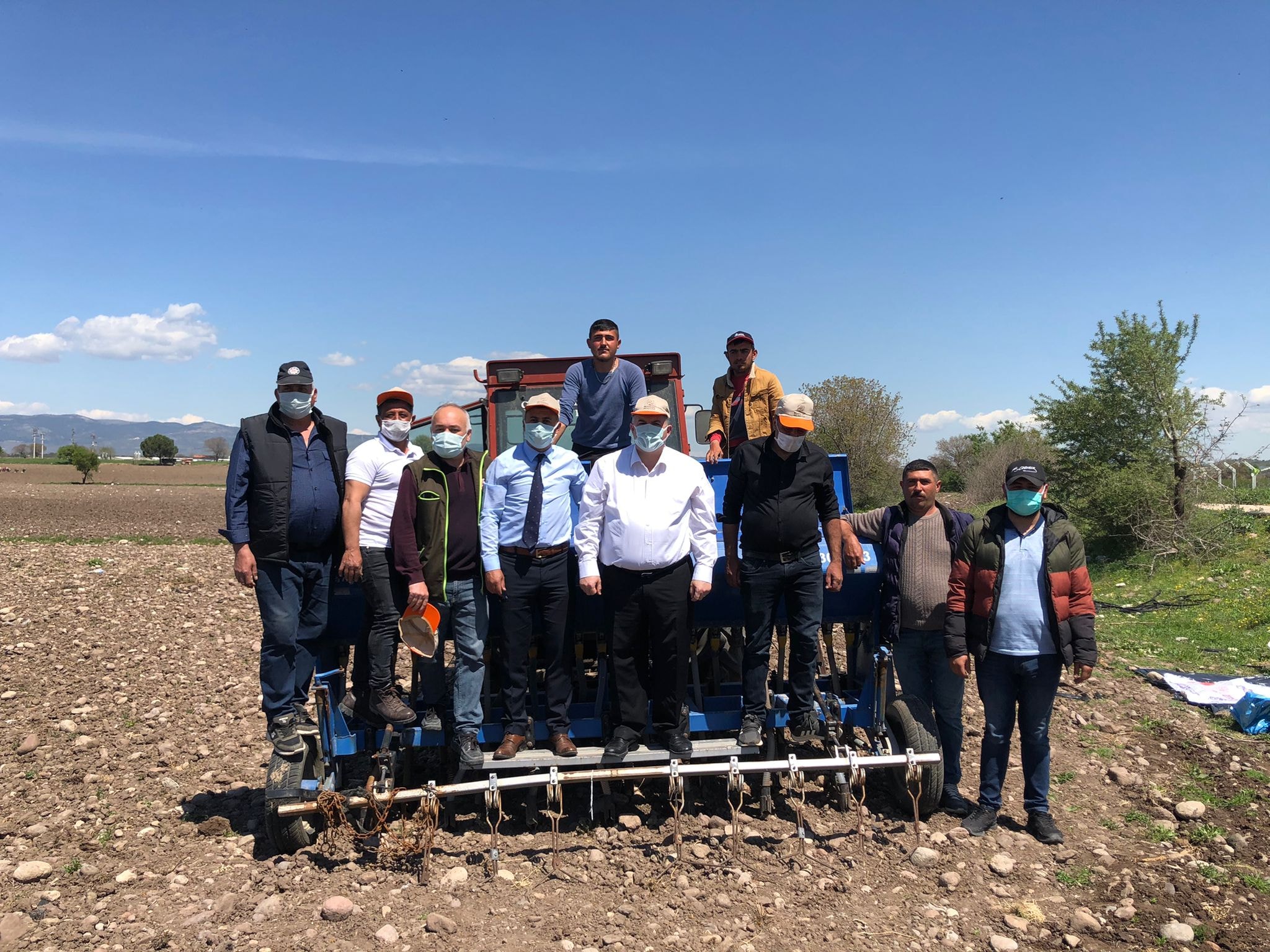 KINIK’TA TIBBI AROMATİK BİTKİLER İHTİSAS OSB İÇİN TOHUM TOPRAKLA BULUŞTU