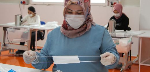 ESENYURT BELEDİYESİ KENDİ MASKESİNİ KENDİ ÜRETİYOR