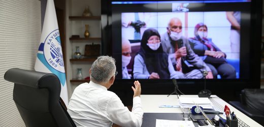 Kayseri Büyük Şehir Belediye Başkanı Büyükkılıç Bayramda Yaşlıları Unutmadı