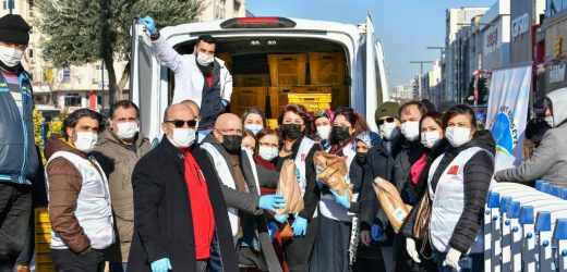 ESENYURT CUMHURİYET MEYDANI’NDA ÜCRETSİZ “HALK EKMEK” DAĞITILDI