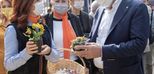 Başkan Seçer, üretici kadınların ardından esnafla ve vatandaşlarla buluştu