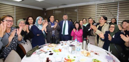 Başkan Sandal Her Daim Kadınların Yanında