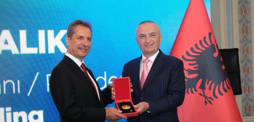 Arnavutluk’tan Ahmet Çalık’a Bayrak Şövalyesi Nişanı verildi