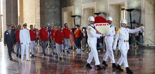 AKUT’UN YENİ YÖNETİM KURULUNDAN ANITKABİR ZİYARETİ