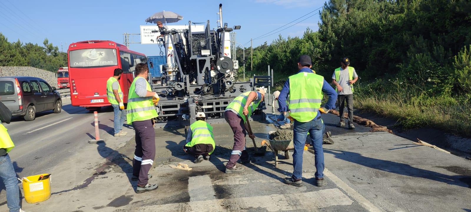 METROBÜS YOLUNU KALICI OLARAK YENİLİYORUZ